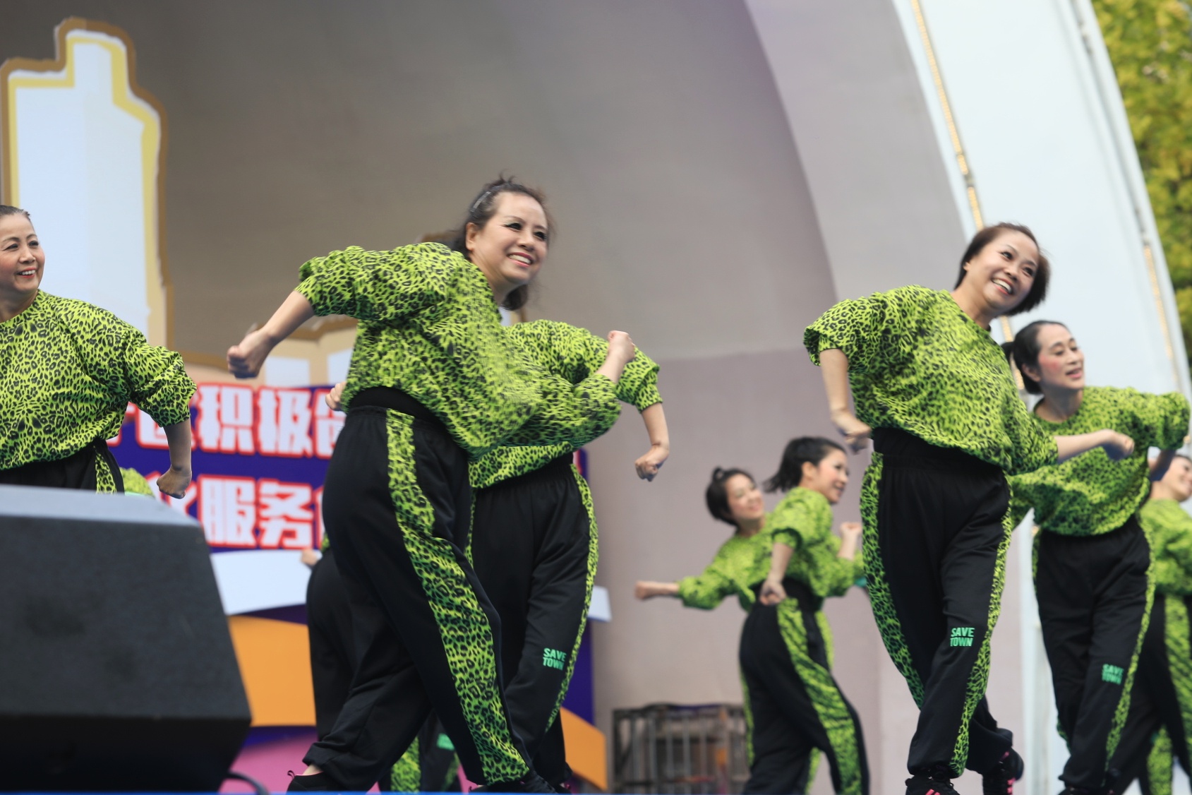 九游官方-包含拜仁慕尼黑围绕社区盾迎来里程碑风云突变亚特兰大关键时刻刷新队史纪录，风云突变莱比锡冲刺阶段战术微调都惊呆了的词条